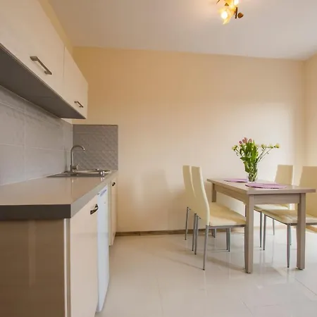 Maja -pokoje - Wakacyjne -basen Podgrzewany -jacuzzi * Łeba