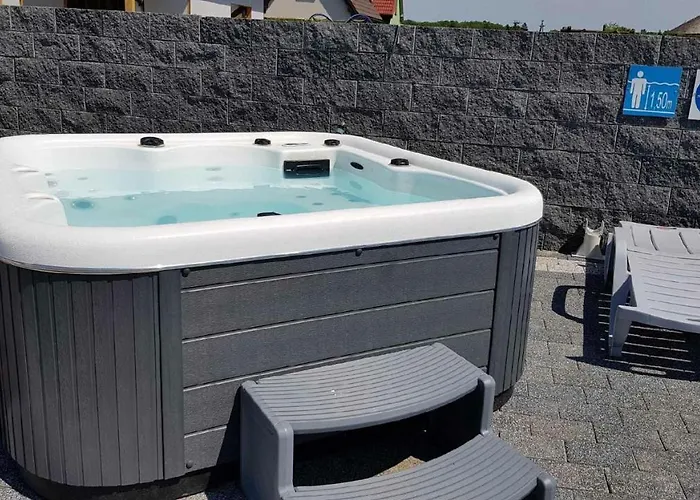 Appartement Maja -pokoje - Wakacyjne -basen Podgrzewany -jacuzzi Łeba